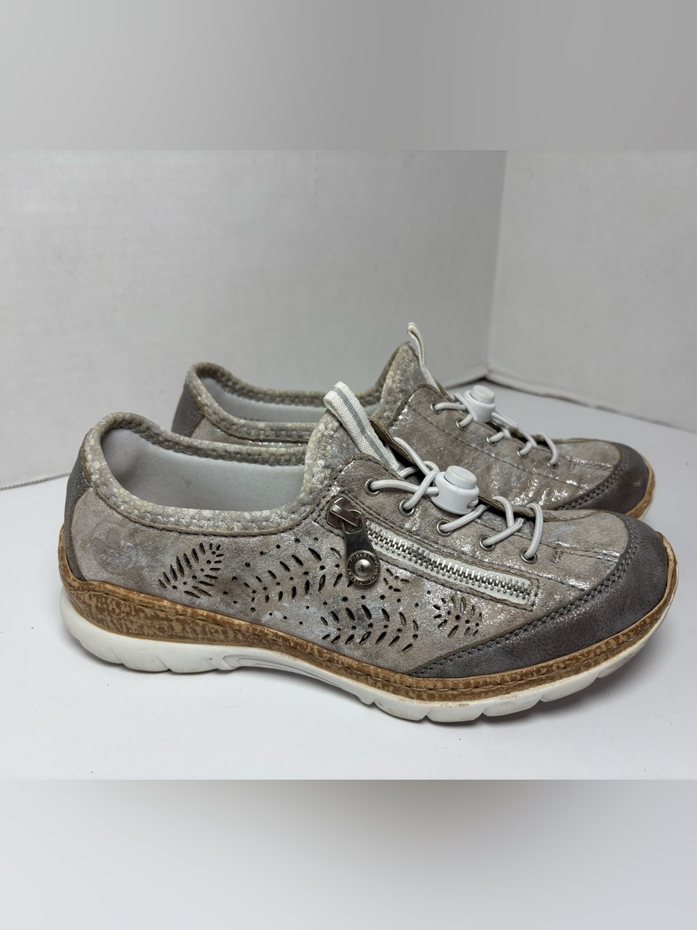 Rieker Nikita Women’s Metallic Gray Silver Sneakers Bungee Lace-up Size 38/7.5